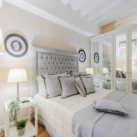 דירה Elegant Retreat In The Heart Of