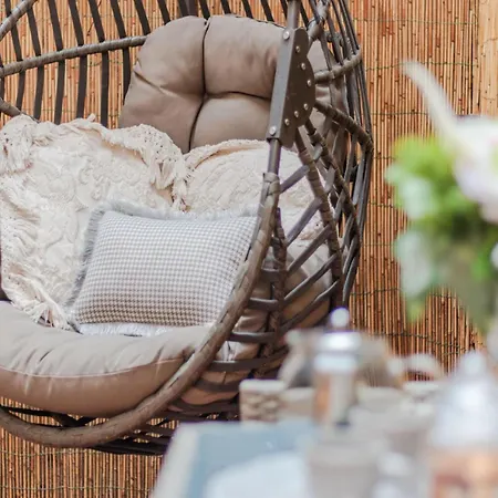 Elegant Retreat In The Heart Of דירה
