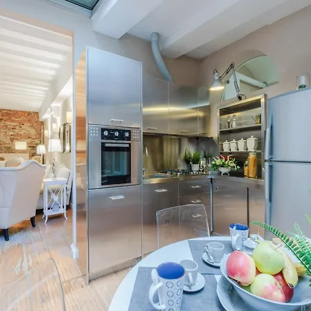 דירה Elegant Retreat In The Heart Of