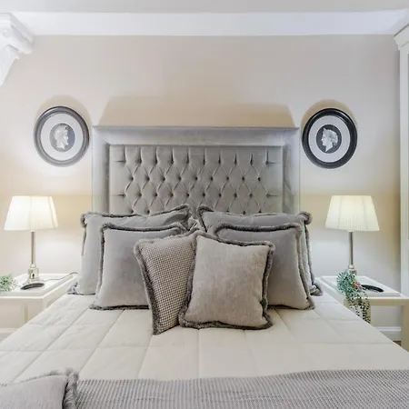 Elegant Retreat In The Heart Of דירה לוקה