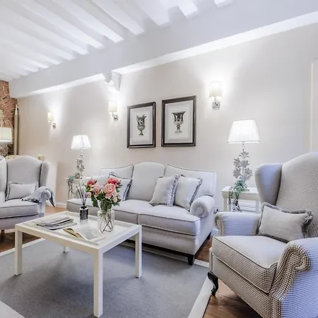 Elegant Retreat In The Heart Of דירה לוקה