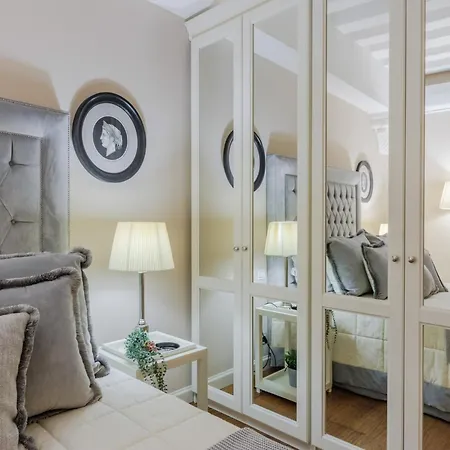 Elegant Retreat In The Heart Of לוקה